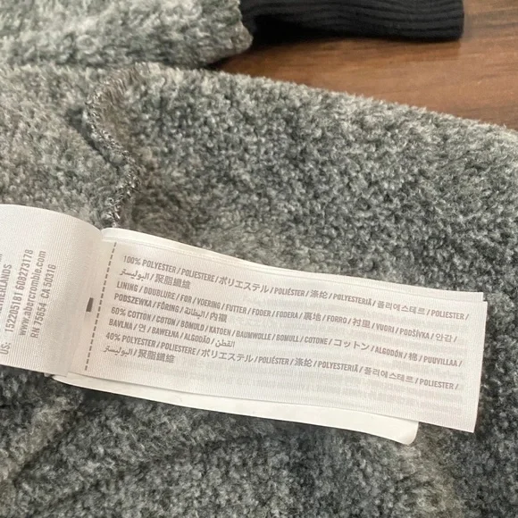 Abercrombie & Fitch Gray Fleece Black Quilted Pullover Sweater - Picture 7 of 8